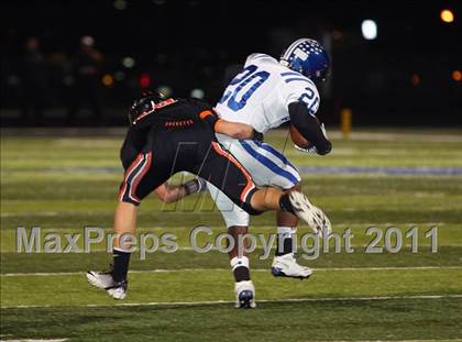 Thumbnail 3 in Van Alstyne vs. Gilmer (3A Division 2 Regional Playoff) photogallery.
