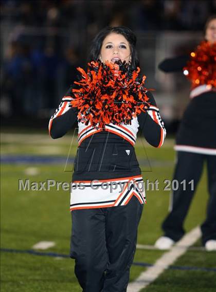 Thumbnail 3 in Van Alstyne vs. Gilmer (3A Division 2 Regional Playoff) photogallery.