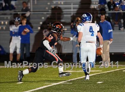 Thumbnail 1 in Van Alstyne vs. Gilmer (3A Division 2 Regional Playoff) photogallery.