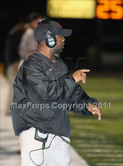 Thumbnail 1 in Van Alstyne vs. Gilmer (3A Division 2 Regional Playoff) photogallery.