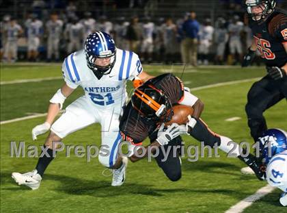 Thumbnail 3 in Van Alstyne vs. Gilmer (3A Division 2 Regional Playoff) photogallery.