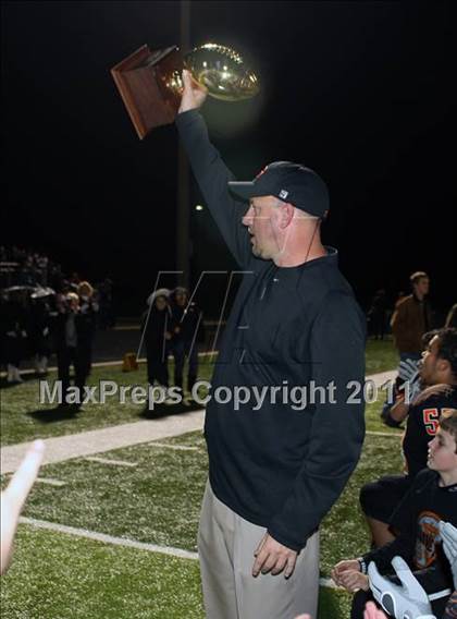 Thumbnail 2 in Van Alstyne vs. Gilmer (3A Division 2 Regional Playoff) photogallery.