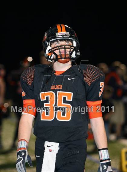 Thumbnail 3 in Van Alstyne vs. Gilmer (3A Division 2 Regional Playoff) photogallery.