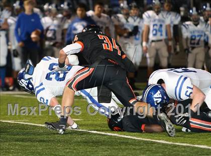 Thumbnail 3 in Van Alstyne vs. Gilmer (3A Division 2 Regional Playoff) photogallery.