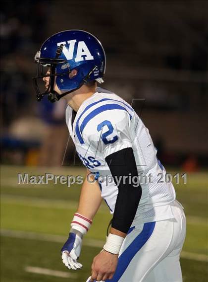 Thumbnail 3 in Van Alstyne vs. Gilmer (3A Division 2 Regional Playoff) photogallery.
