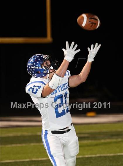 Thumbnail 2 in Van Alstyne vs. Gilmer (3A Division 2 Regional Playoff) photogallery.