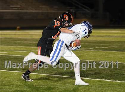 Thumbnail 1 in Van Alstyne vs. Gilmer (3A Division 2 Regional Playoff) photogallery.