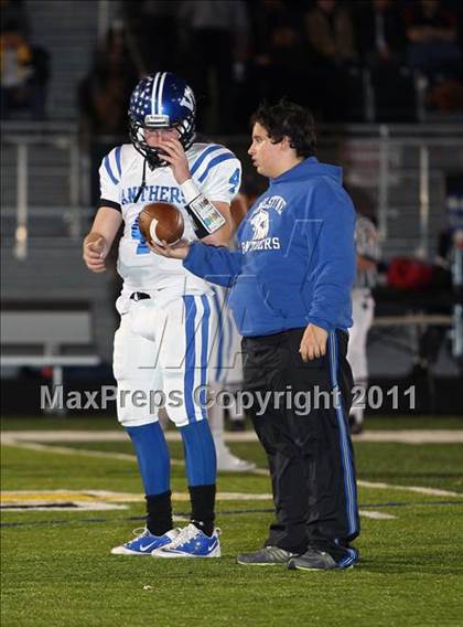 Thumbnail 3 in Van Alstyne vs. Gilmer (3A Division 2 Regional Playoff) photogallery.