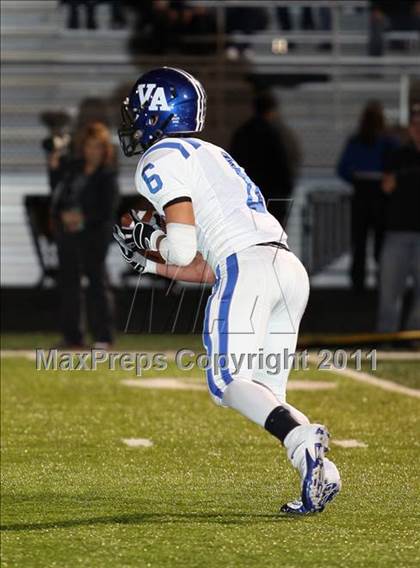Thumbnail 1 in Van Alstyne vs. Gilmer (3A Division 2 Regional Playoff) photogallery.