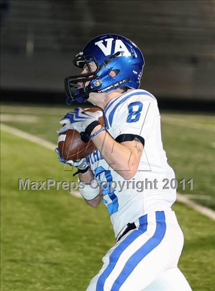 Thumbnail 1 in Van Alstyne vs. Gilmer (3A Division 2 Regional Playoff) photogallery.