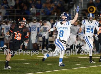 Thumbnail 1 in Van Alstyne vs. Gilmer (3A Division 2 Regional Playoff) photogallery.