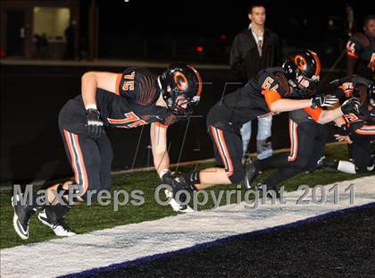 Thumbnail 3 in Van Alstyne vs. Gilmer (3A Division 2 Regional Playoff) photogallery.