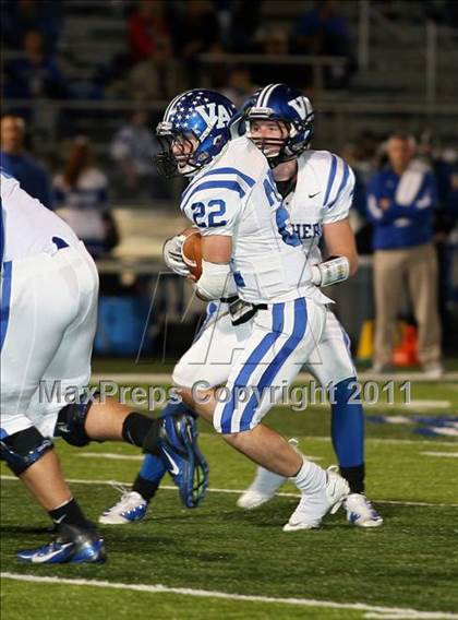 Thumbnail 2 in Van Alstyne vs. Gilmer (3A Division 2 Regional Playoff) photogallery.