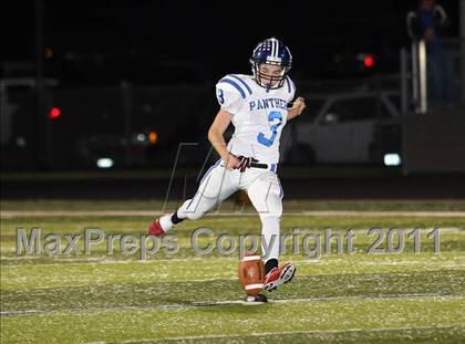Thumbnail 1 in Van Alstyne vs. Gilmer (3A Division 2 Regional Playoff) photogallery.