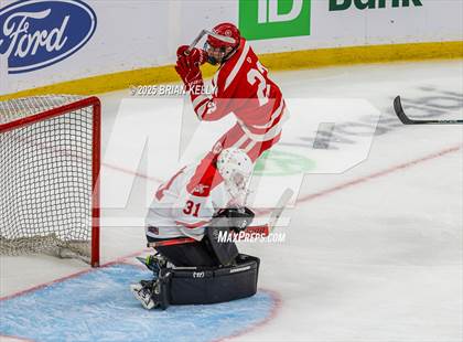 Thumbnail 1 in Catholic Memorial vs St. John's (MIAA Division 1 Final) photogallery.