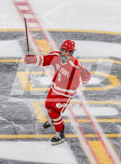 Thumbnail 3 in Catholic Memorial vs St. John's (MIAA Division 1 Final) photogallery.