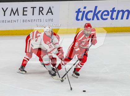 Thumbnail 2 in Catholic Memorial vs St. John's (MIAA Division 1 Final) photogallery.