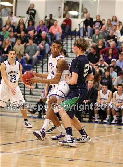 Thumbnail 1 in Woodgrove vs. Potomac Falls photogallery.