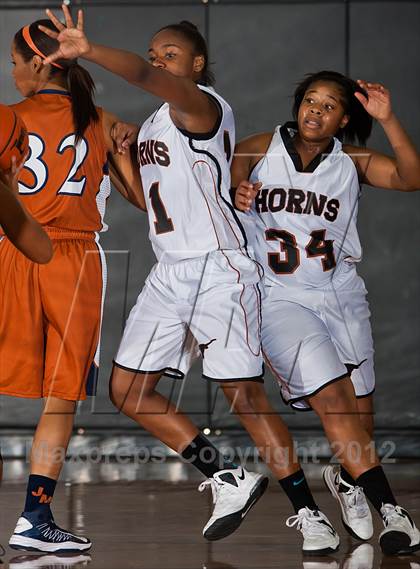 Thumbnail 3 in Dobie vs. Madison (McDonald's Texas Invitational) photogallery.