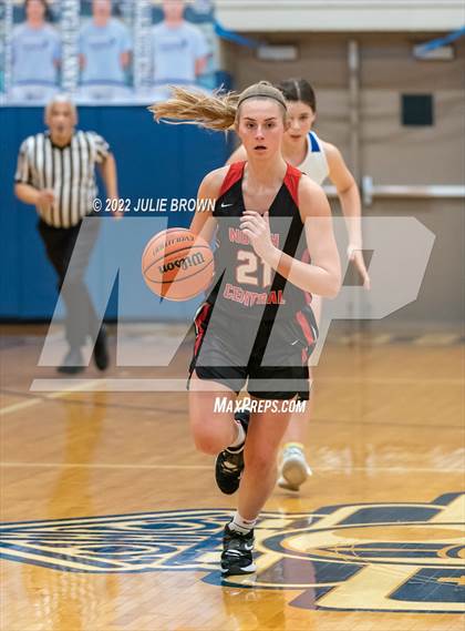 Thumbnail 2 in North Central @ Indianapolis Bishop Chatard photogallery.