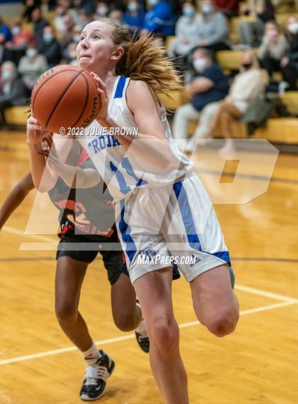 Thumbnail 2 in North Central @ Indianapolis Bishop Chatard photogallery.