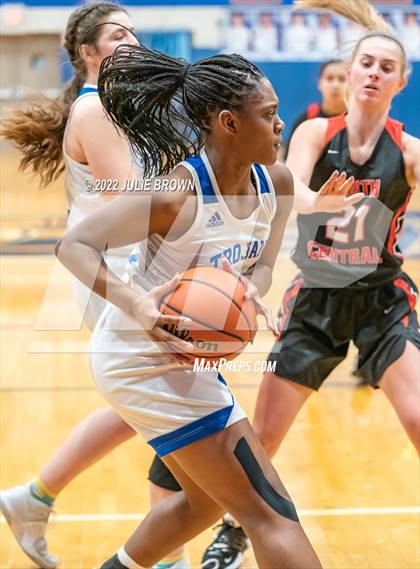 Thumbnail 2 in North Central @ Indianapolis Bishop Chatard photogallery.