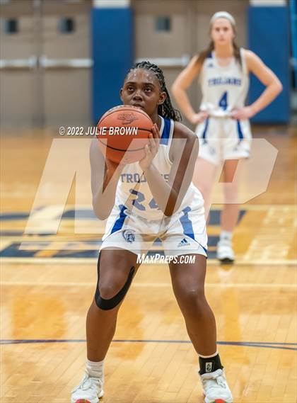 Thumbnail 2 in North Central @ Indianapolis Bishop Chatard photogallery.