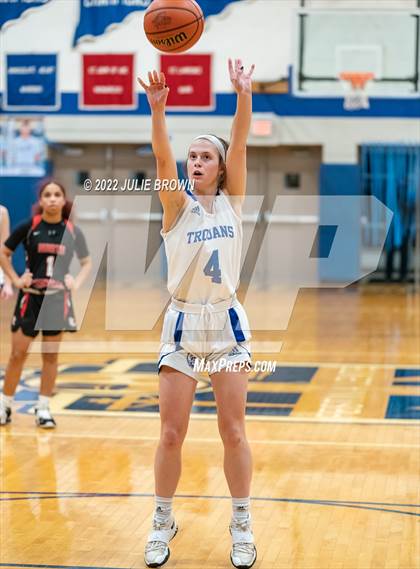Thumbnail 2 in North Central @ Indianapolis Bishop Chatard photogallery.