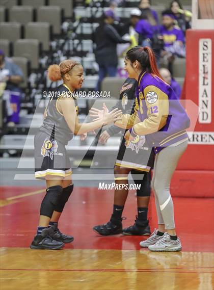 Thumbnail 1 in Selma vs. Fresno (CIF CS D3 Final) photogallery.