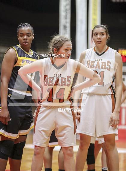 Thumbnail 2 in Selma vs. Fresno (CIF CS D3 Final) photogallery.