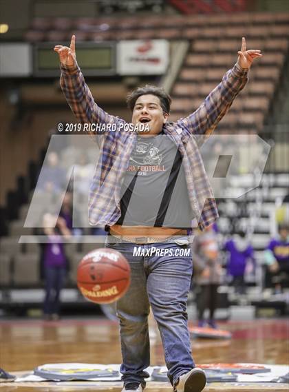 Thumbnail 1 in Selma vs. Fresno (CIF CS D3 Final) photogallery.