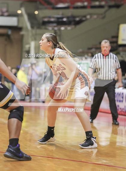 Thumbnail 3 in Selma vs. Fresno (CIF CS D3 Final) photogallery.