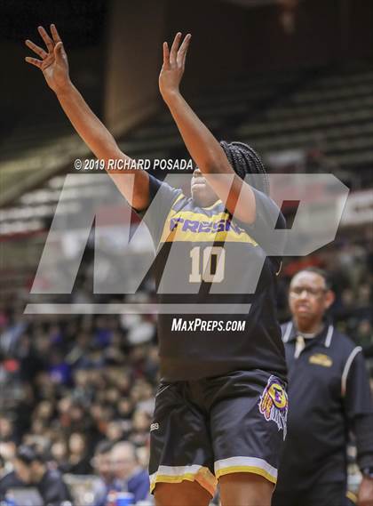 Thumbnail 3 in Selma vs. Fresno (CIF CS D3 Final) photogallery.