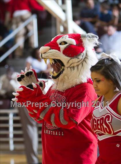Thumbnail 3 in Seven Lakes vs Fort Bend Travis (UIL 5A Regional Semi-Final) photogallery.