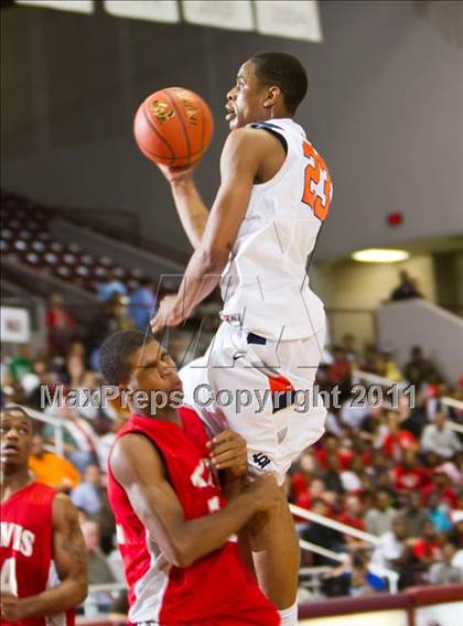 Thumbnail 3 in Seven Lakes vs Fort Bend Travis (UIL 5A Regional Semi-Final) photogallery.