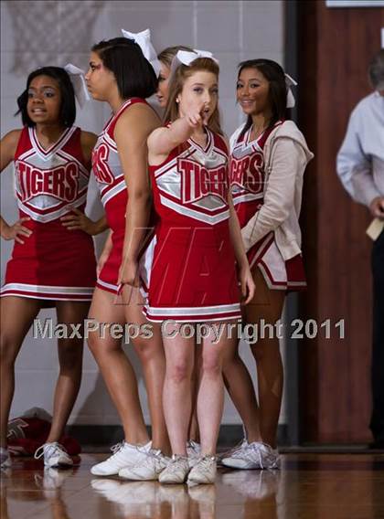 Thumbnail 3 in Seven Lakes vs Fort Bend Travis (UIL 5A Regional Semi-Final) photogallery.