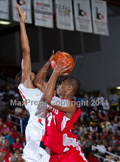 Thumbnail 2 in Seven Lakes vs Fort Bend Travis (UIL 5A Regional Semi-Final) photogallery.