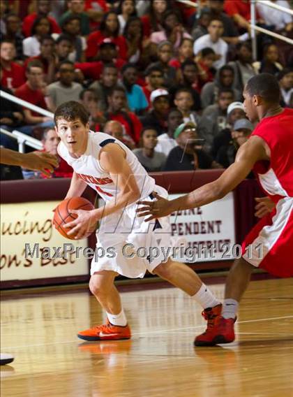 Thumbnail 3 in Seven Lakes vs Fort Bend Travis (UIL 5A Regional Semi-Final) photogallery.