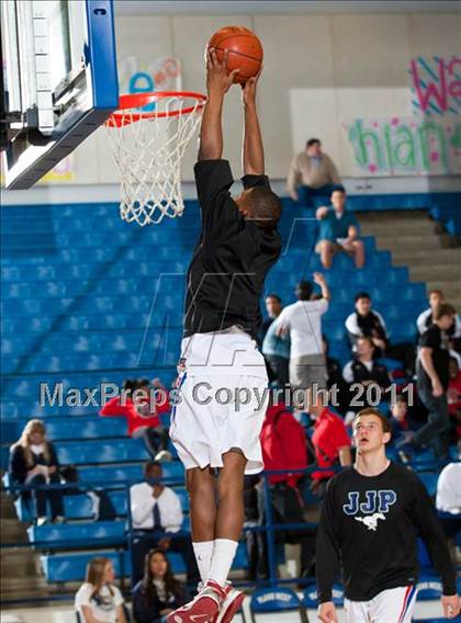 Thumbnail 2 in Pearce vs. Centennial (4A Bi-District Playoffs) photogallery.