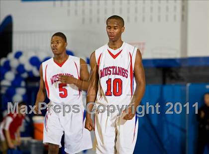 Thumbnail 2 in Pearce vs. Centennial (4A Bi-District Playoffs) photogallery.