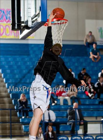 Thumbnail 3 in Pearce vs. Centennial (4A Bi-District Playoffs) photogallery.