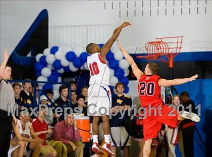 Thumbnail 2 in Pearce vs. Centennial (4A Bi-District Playoffs) photogallery.