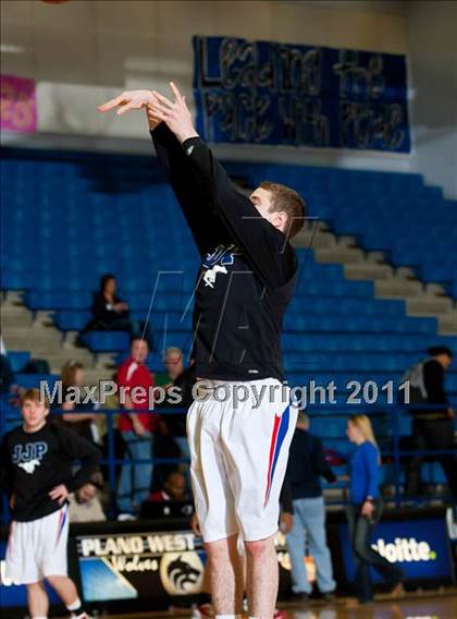 Thumbnail 1 in Pearce vs. Centennial (4A Bi-District Playoffs) photogallery.