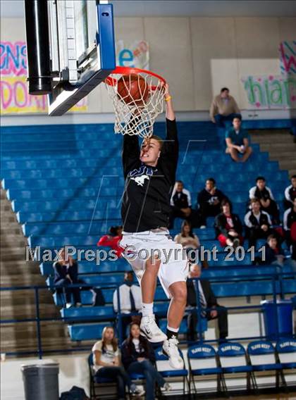 Thumbnail 2 in Pearce vs. Centennial (4A Bi-District Playoffs) photogallery.