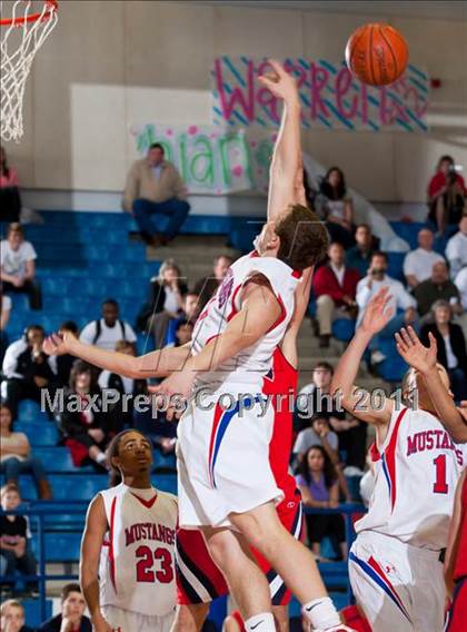 Thumbnail 3 in Pearce vs. Centennial (4A Bi-District Playoffs) photogallery.