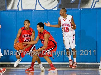 Thumbnail 1 in Pearce vs. Centennial (4A Bi-District Playoffs) photogallery.