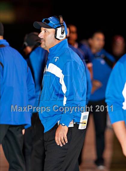 Thumbnail 1 in La Habra vs. Servite photogallery.