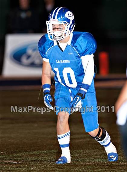 Thumbnail 1 in La Habra vs. Servite photogallery.