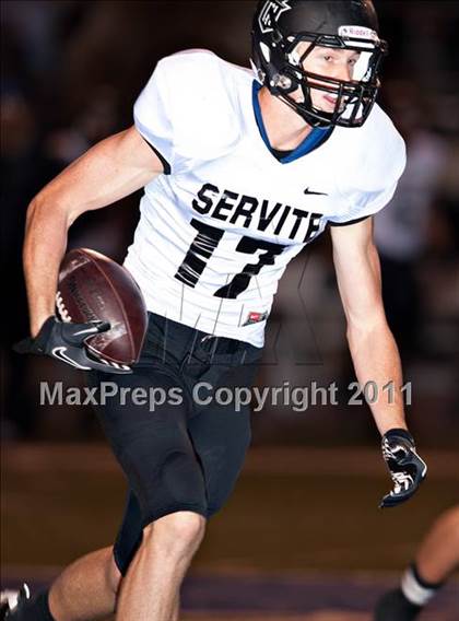 Thumbnail 1 in La Habra vs. Servite photogallery.