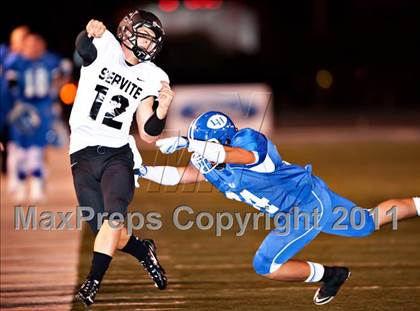 Thumbnail 1 in La Habra vs. Servite photogallery.